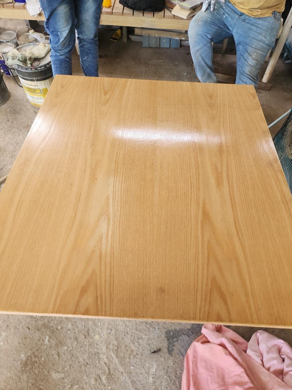 Tope de mesa en madera enchapada