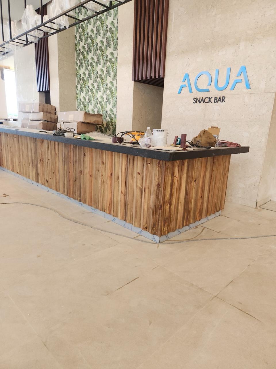 Barra de snack bar en listones de pino