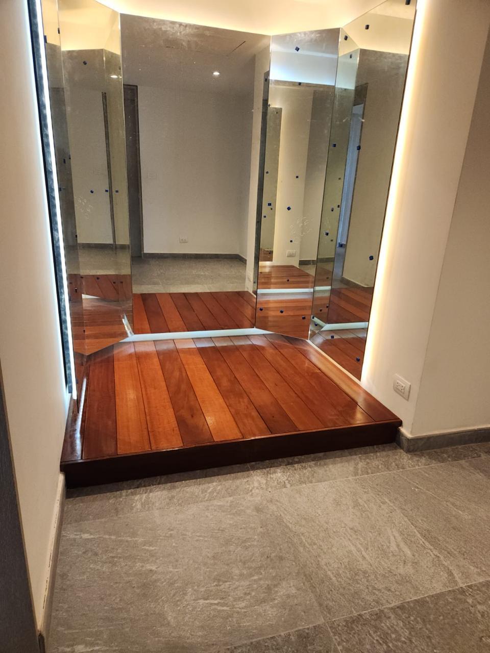 Tarima de madera para probador